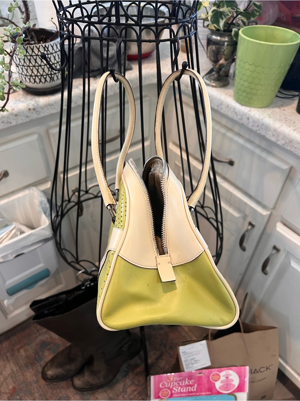 Title: 🌟 Vintage Y2K Prada Vitello Drive Perforated Bowling Bag - Authentic 🌟 - Picture 4 of 10